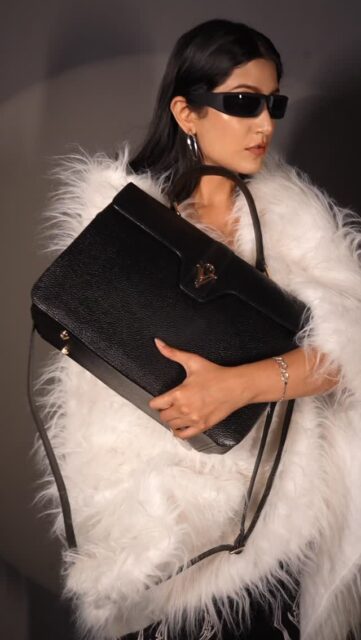 Meet Donna Tote — crafted in genuine leather, designed for power days and polished looks. Spacious, structured, and effortlessly luxurious.
#veloriavault#genuineleather#luxurylifestyle#workbag#totebag