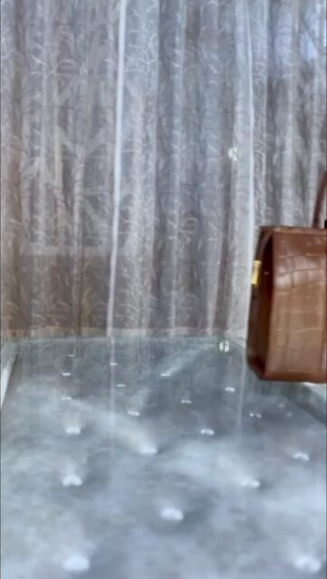 Your whole life fits in here — including your main character energy.
The Vanessa Tote is giving everything.✨👜
#VeloriaVaultbags#fashionaccessories#minimalistfashion#totebag#genuineleatherbag